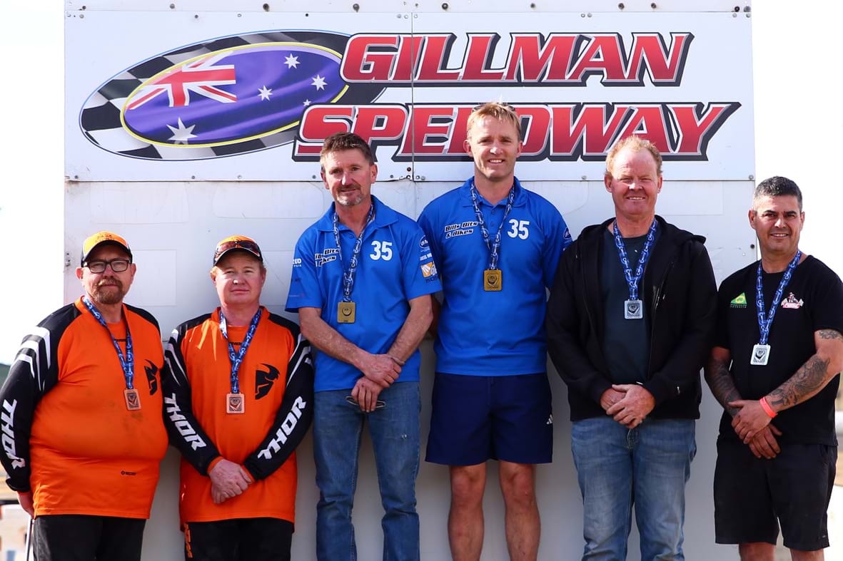 50-59 : Wayne Lethbridge, Grantley Simounds, Mark Mitchell, Tony Carter, Phil Hudson, Adam Constable